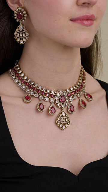 Kundan Necklace Set in Antique Gold Tone - Framed Pendant Collar video poster